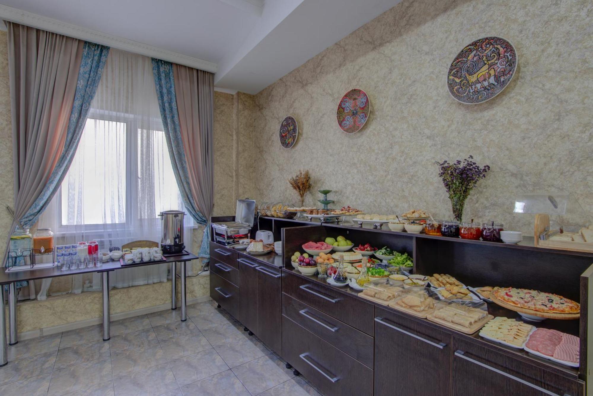 Shah Palace Hotel Bishkek Exterior photo