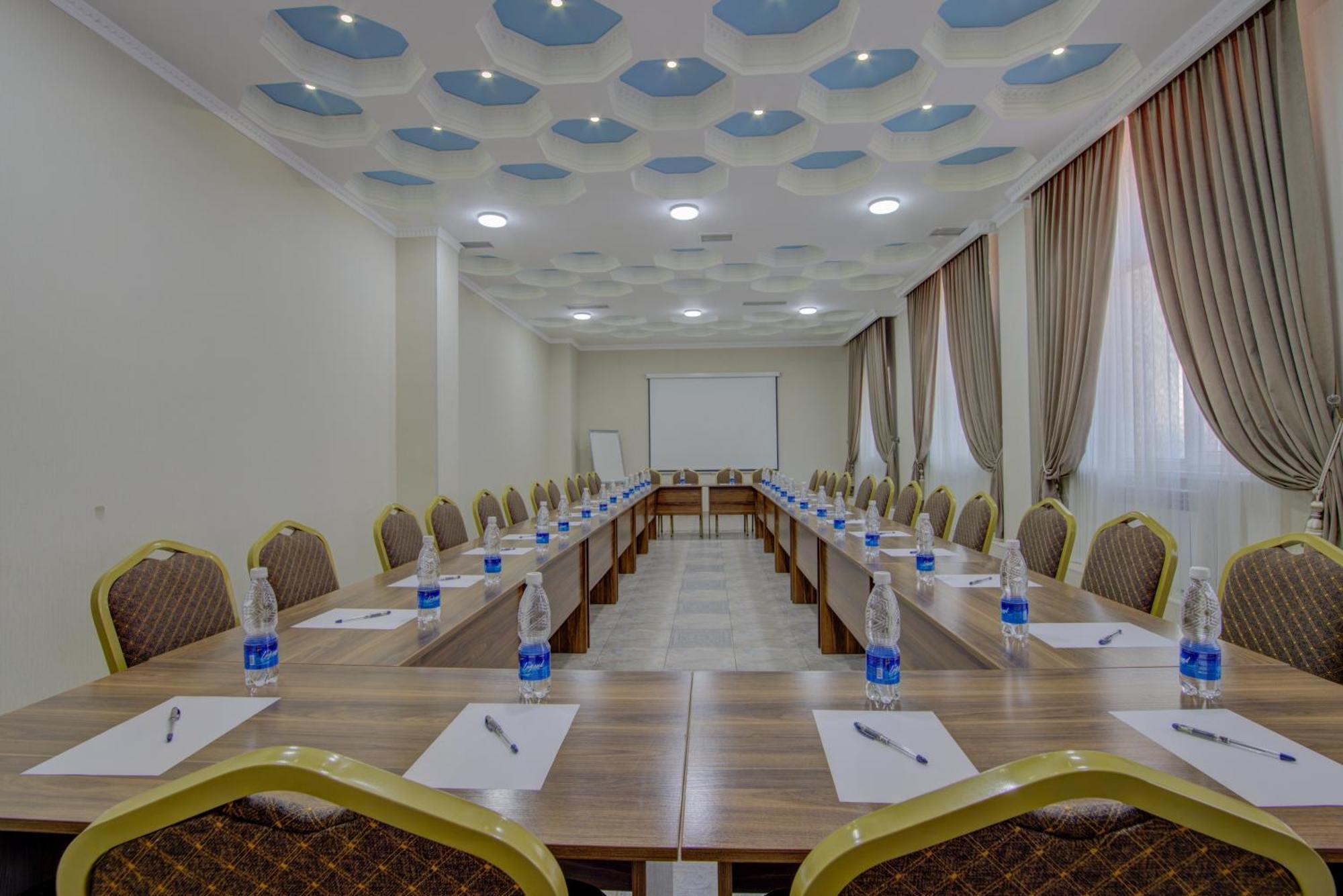 Shah Palace Hotel Bishkek Exterior photo